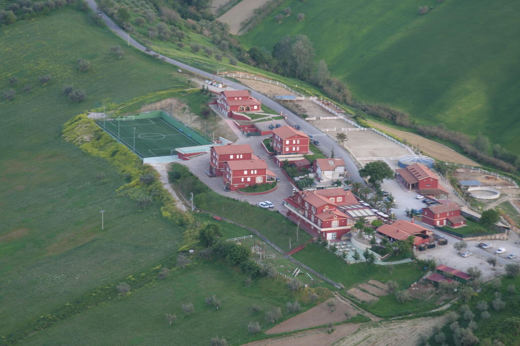 Fattoria Cerreto Hotell Mosciano SantʼAngelo Eksteriør bilde