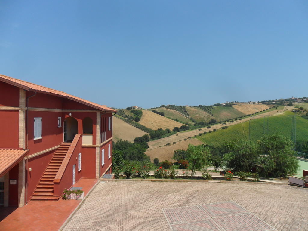 Fattoria Cerreto Hotell Mosciano SantʼAngelo Eksteriør bilde
