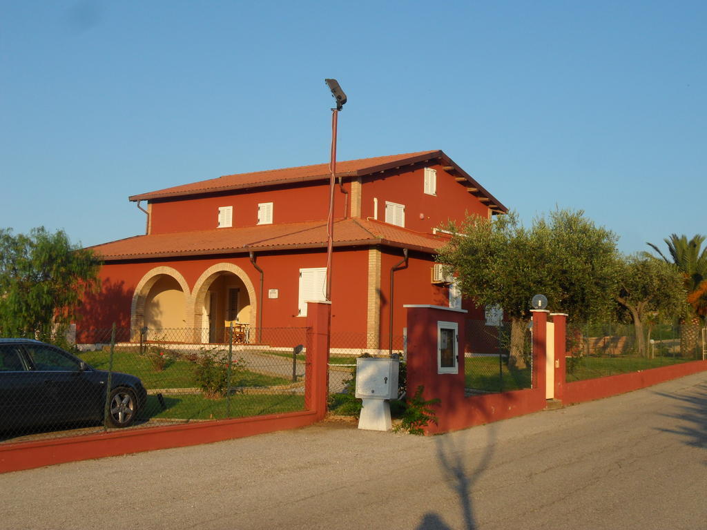 Fattoria Cerreto Hotell Mosciano SantʼAngelo Eksteriør bilde