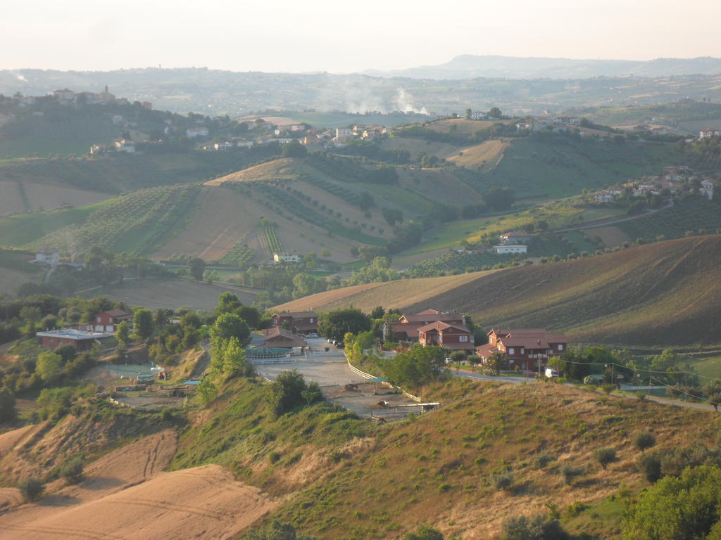 Fattoria Cerreto Hotell Mosciano SantʼAngelo Eksteriør bilde