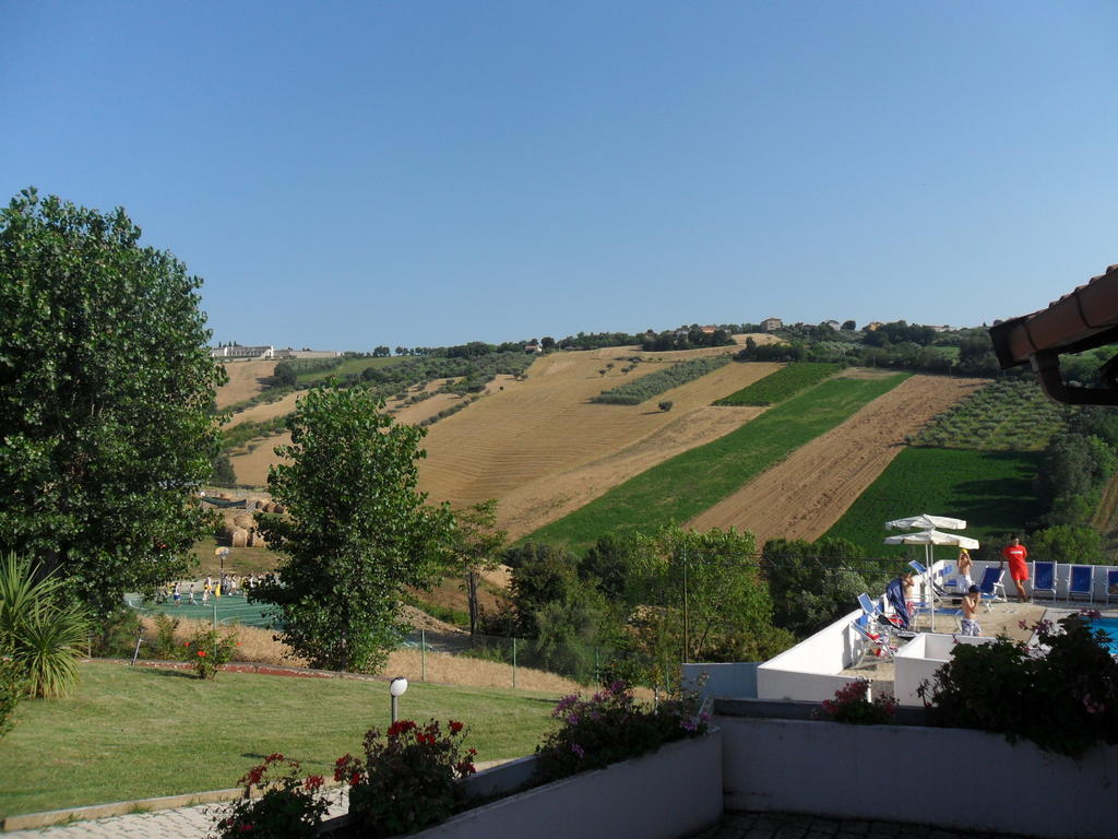 Fattoria Cerreto Hotell Mosciano SantʼAngelo Eksteriør bilde