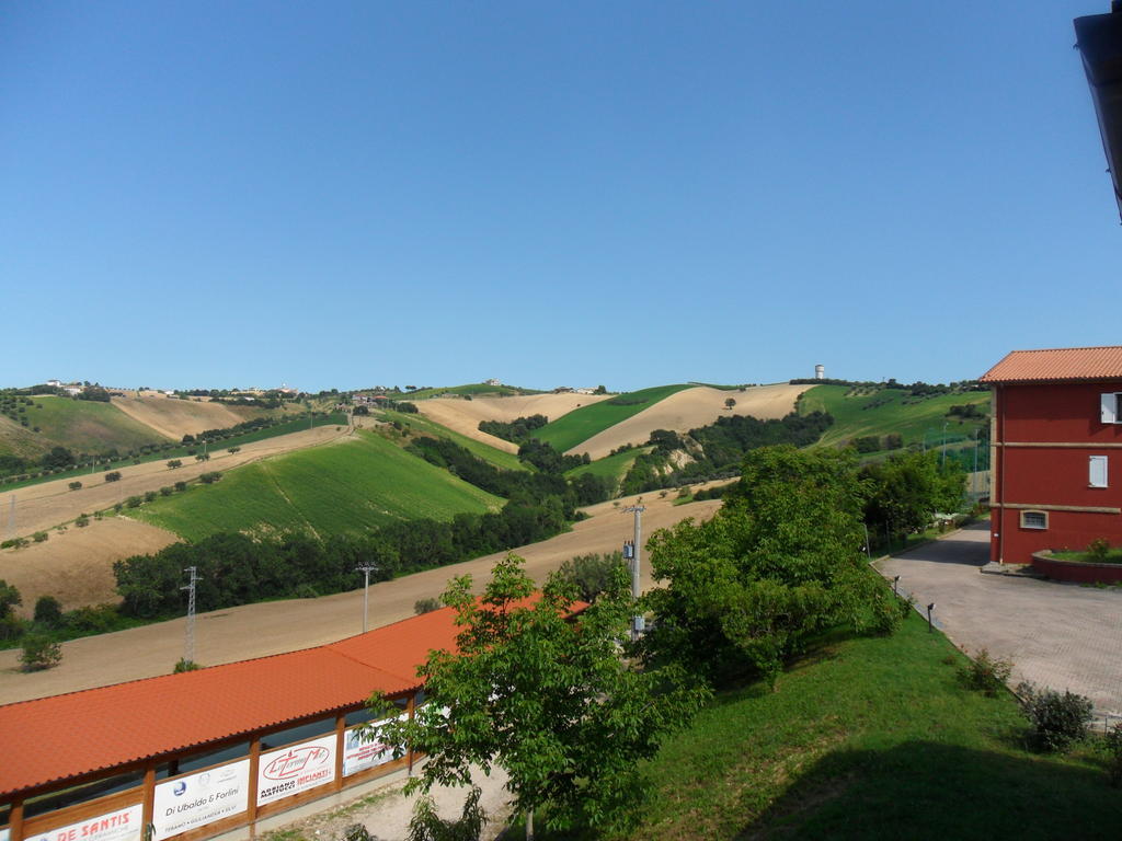 Fattoria Cerreto Hotell Mosciano SantʼAngelo Eksteriør bilde