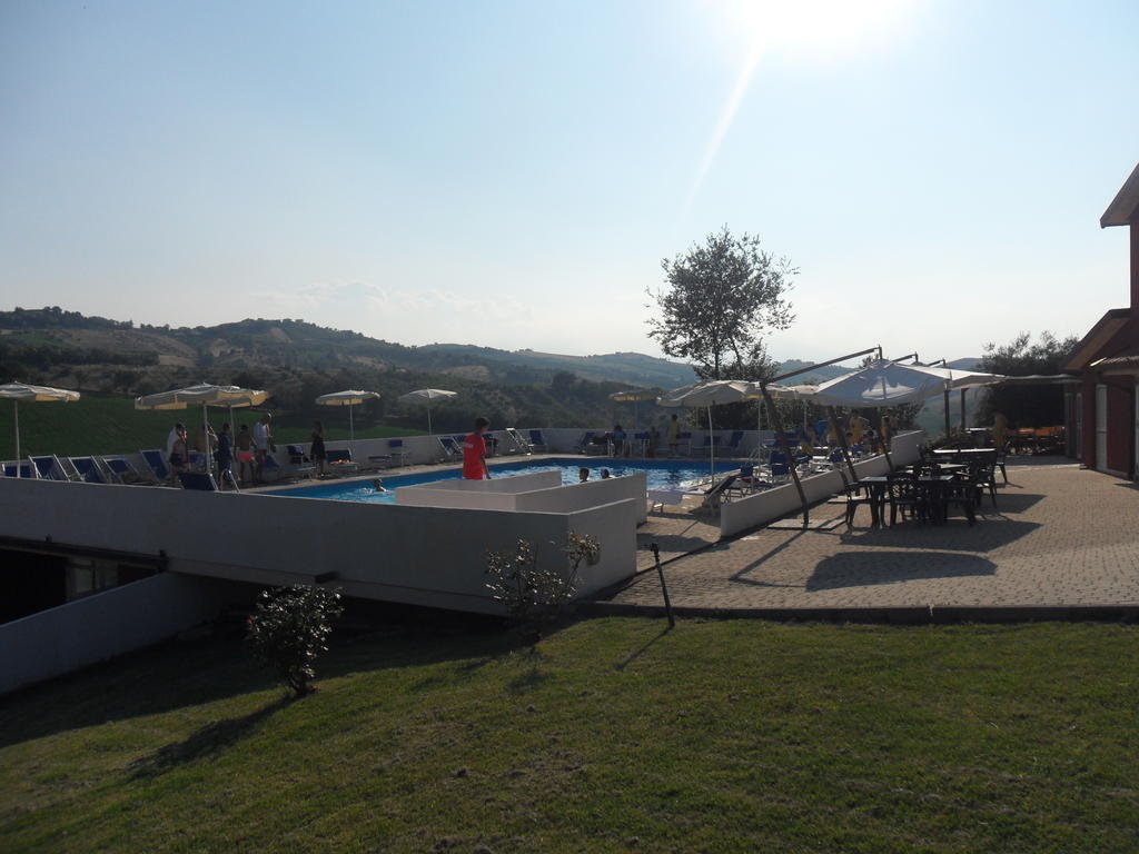 Fattoria Cerreto Hotell Mosciano SantʼAngelo Eksteriør bilde