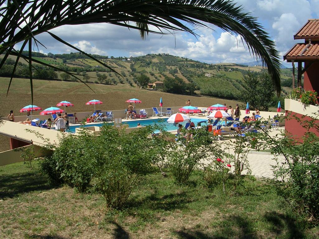 Fattoria Cerreto Hotell Mosciano SantʼAngelo Eksteriør bilde