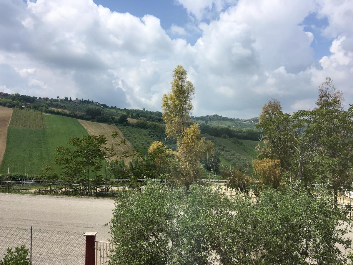 Fattoria Cerreto Hotell Mosciano SantʼAngelo Eksteriør bilde